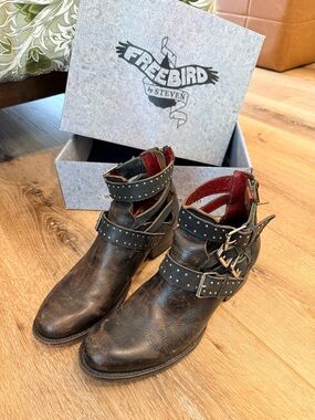 Freebird by Steven Women’s Brown Leather Ankle Boots